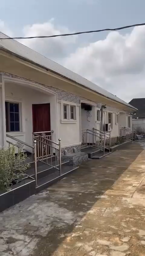 frame_0001_0.00s (2) 3 unit of 3 bedroom flats for sale in Benin City , Edo state