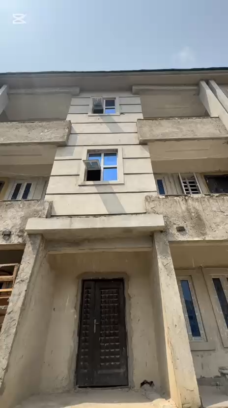 frame_0001_0.00s (23) 15 unit of two bedroom 4 unit of seif contain for sale in Partharcourt