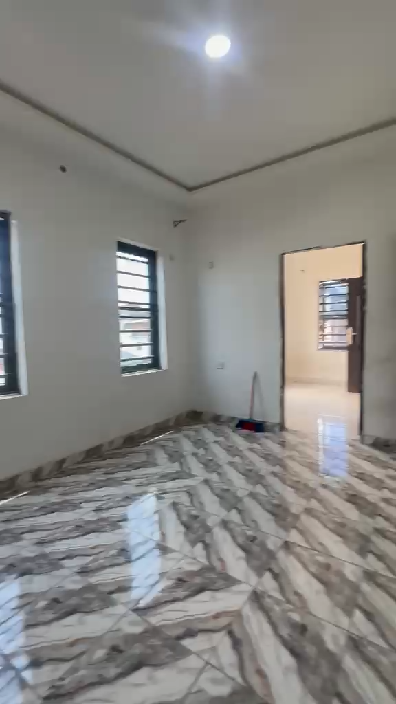 frame_0002_1.00s (11) 2 units of mini flat off Bajulaiye rd Shomolu for rent
