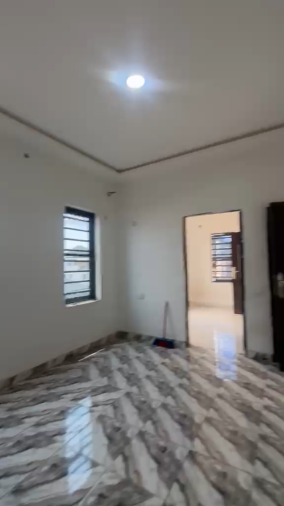 frame_0003_2.00s (11) 2 units of mini flat off Bajulaiye rd Shomolu for rent