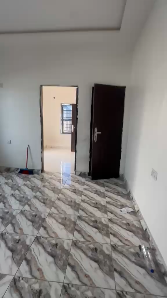 frame_0004_3.00s (7) 2 units of mini flat off Bajulaiye rd Shomolu for rent