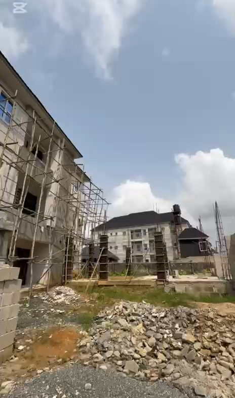 15 unit of two bedroom 4 unit of seif contain for sale in Partharcourt