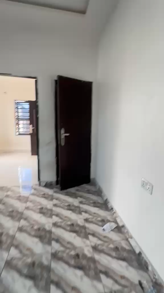 frame_0005_4.00s (8) 2 units of mini flat off Bajulaiye rd Shomolu for rent