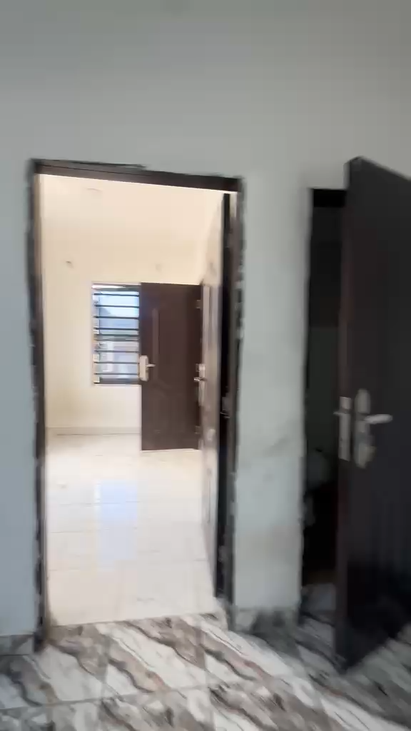 frame_0007_6.00s (8) 2 units of mini flat off Bajulaiye rd Shomolu for rent