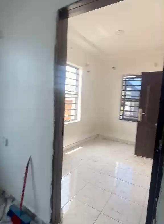 2 units of mini flat off Bajulaiye rd Shomolu for rent