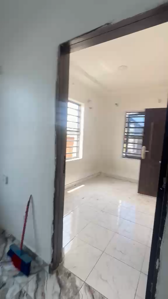 frame_0008_7.00s (4) 2 units of mini flat off Bajulaiye rd Shomolu for rent