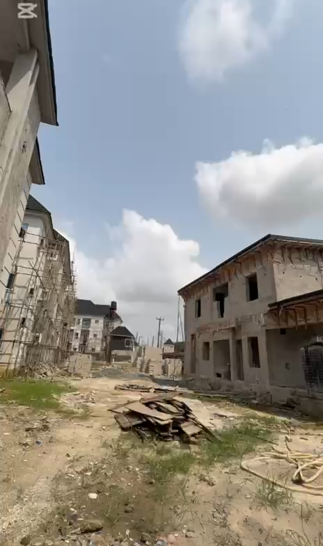 15 unit of two bedroom 4 unit of seif contain for sale in Partharcourt
