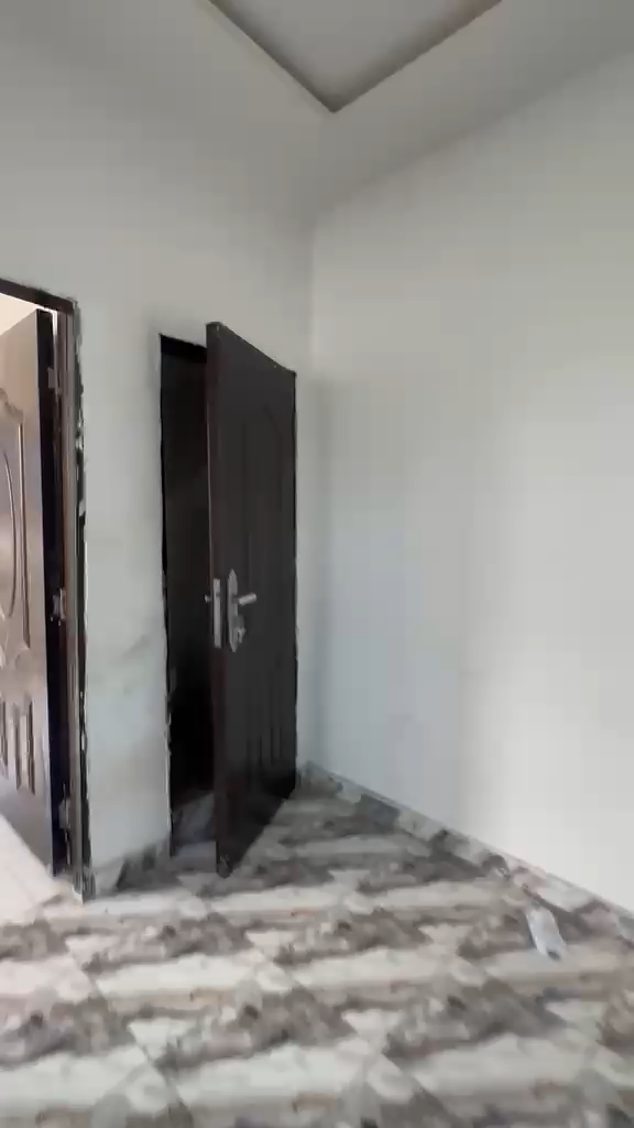 frame_0018_17.00s (4) 2 units of mini flat off Bajulaiye rd Shomolu for rent