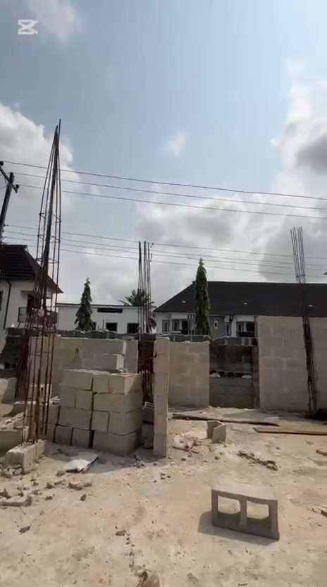frame_0021_20.00s (6) 15 unit of two bedroom 4 unit of seif contain for sale in Partharcourt