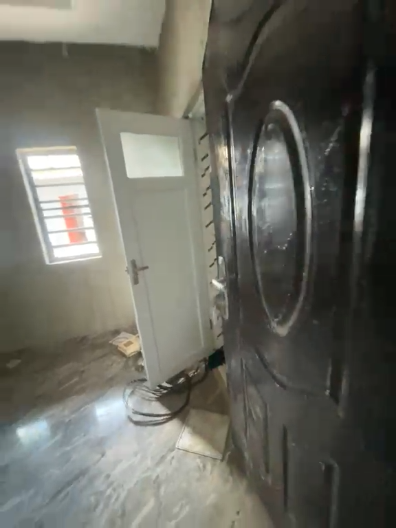 Spacious Miniflat at Onike
