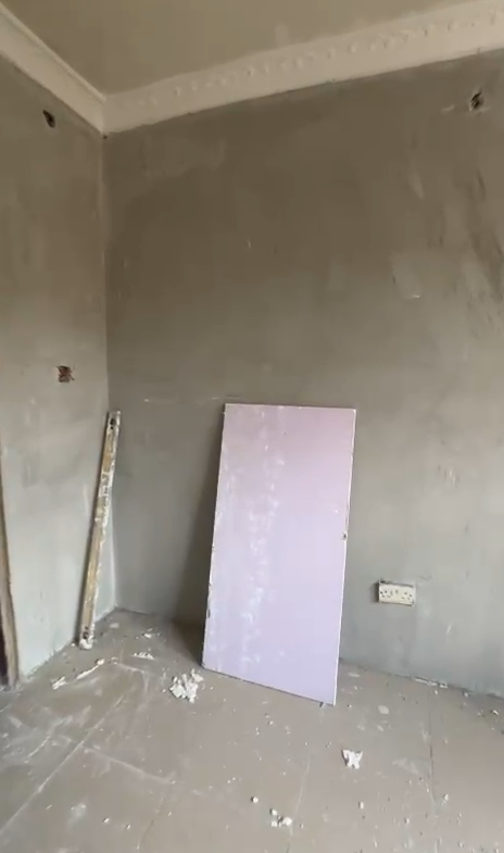 Decent Newly Renovated 2BEDROOM FLAT available for let