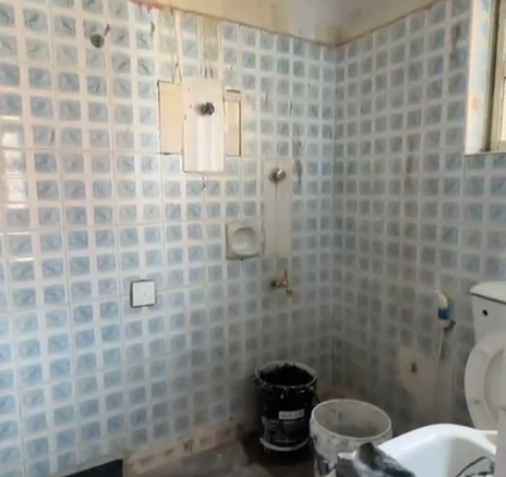 Decent Newly Renovated 2BEDROOM FLAT available for let