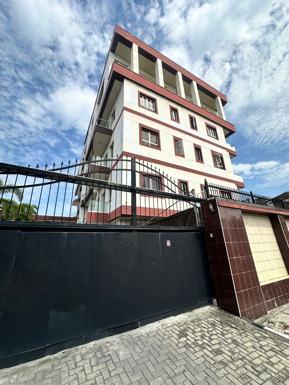 WhatsApp Image 2026-06-01 at 17.08.55 2 UNITS OF A LUXURY VERY SPACIOUS 3 BEDROOM flat with two dining space at Parkview estate ikoyi