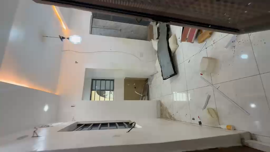Roomslf contain with band A ELECTRICITY INSIDE A GATED ENVIRONMENT LIKE AN ESTATE FOR RENT