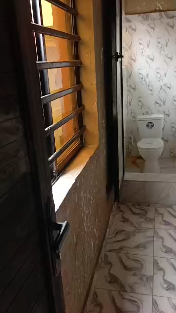 Newly built 2 bedroom flat with pop ceiling and all room ensuite at Pedro. Rent 4M lankoka