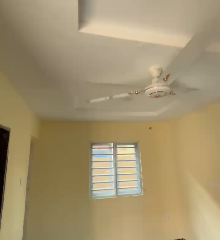 Sharp room self sharp room seld con for rent in Ojo