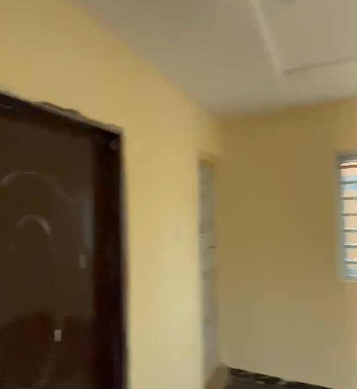 Sharp room self sharp room seld con for rent in Ojo