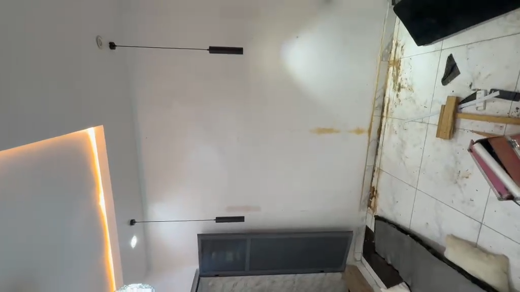 Roomslf contain with band A ELECTRICITY INSIDE A GATED ENVIRONMENT LIKE AN ESTATE FOR RENT