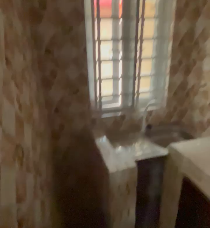 Sharp room self sharp room seld con for rent in Ojo