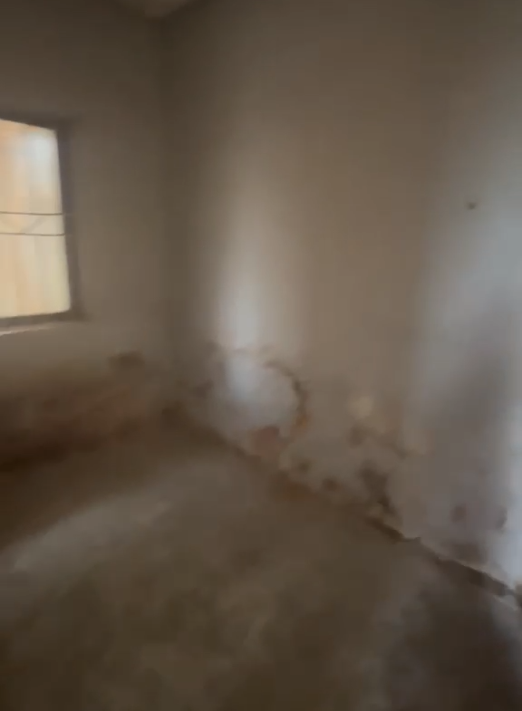 Standard roomself at off Odunsi road Bariga for rent