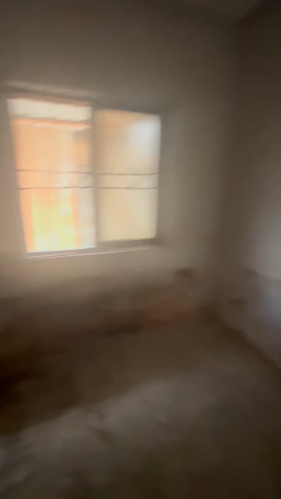 frame_0011_9.00s Standard roomself at off Odunsi road Bariga for rent