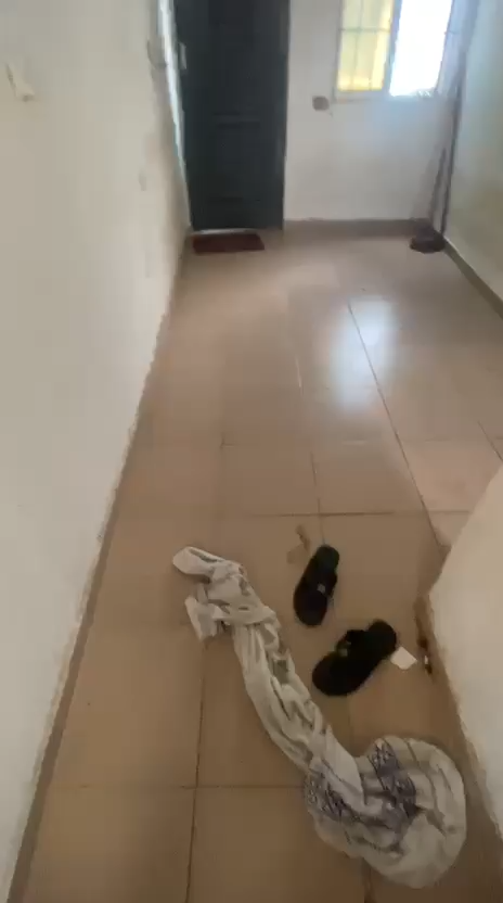 frame_0015_14.00s (28) Talking to the mandate Neatly used Roomself in secured n gated compound 700k annual rent Young working cl Location:Bariga