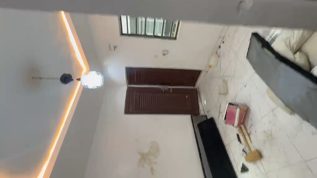 Roomslf contain with band A ELECTRICITY INSIDE A GATED ENVIRONMENT LIKE AN ESTATE FOR RENT