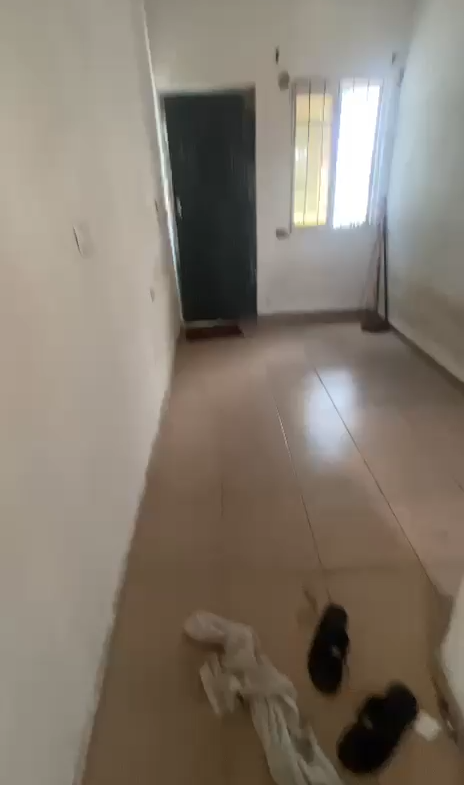 Talking to the mandate Neatly used Roomself in secured n gated compound 700k annual rent Young working cl Location:Bariga