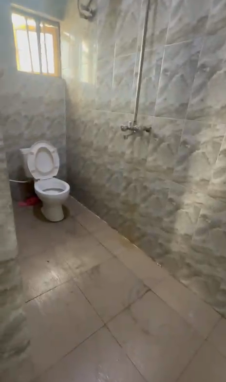 Executive, very decent, standard, nice and very spacious MINIFLAT AT Surulere off ijesha road