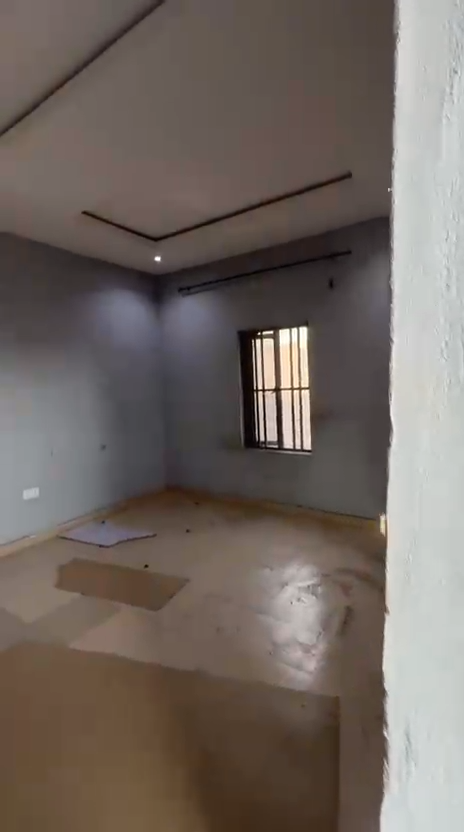 frame_0066_65.00s (8) Executive, very decent, standard, nice and very spacious MINIFLAT AT Surulere off ijesha road