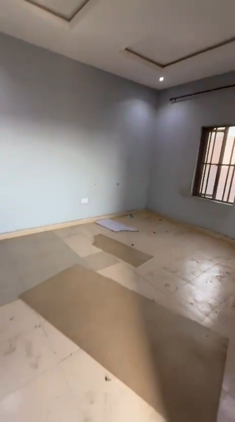 frame_0067_66.00s (5) Executive, very decent, standard, nice and very spacious MINIFLAT AT Surulere off ijesha road