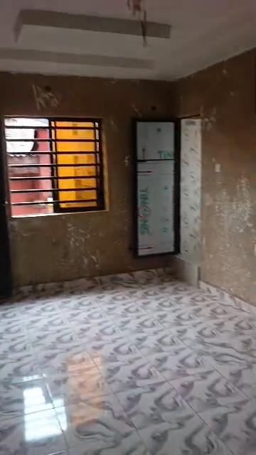 Newly built 2 bedroom flat with pop ceiling and all room ensuite at Pedro. Rent 4M lankoka