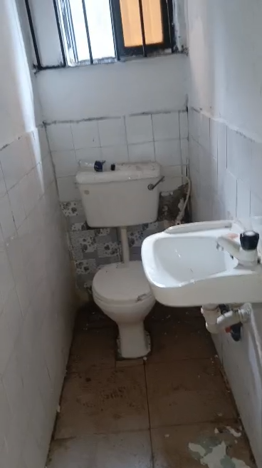 A spacious 3 bedroom flat at oshipitan street off Pedro Road for rent