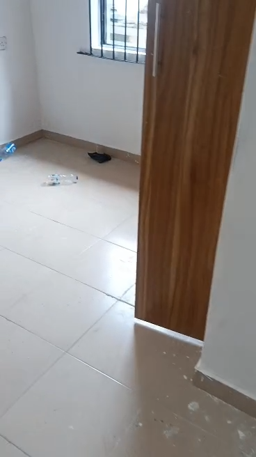 A spacious 3 bedroom flat at oshipitan street off Pedro Road for rent