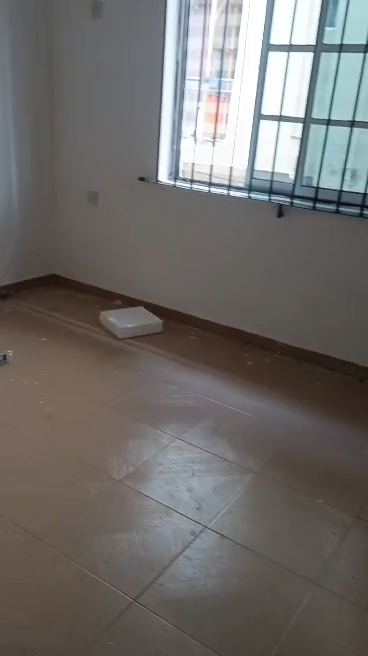 A spacious 3 bedroom flat at oshipitan street off Pedro Road for rent