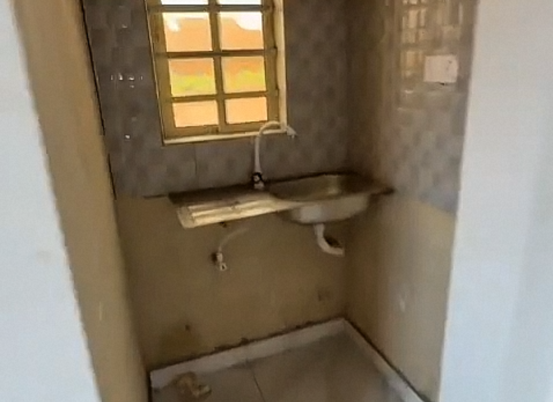 Newly built, spacious & standard ROOMSELF for rent