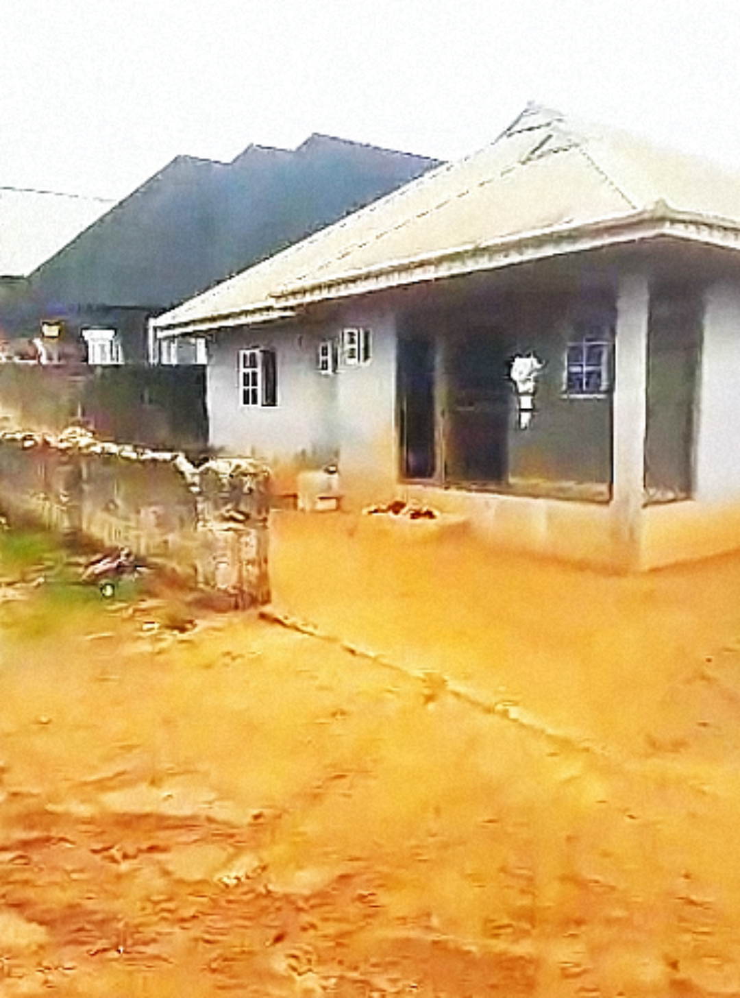 3 bedroom flat and 2 bedroom flat apartment on 50/100 for Sale in ugbor |35m
