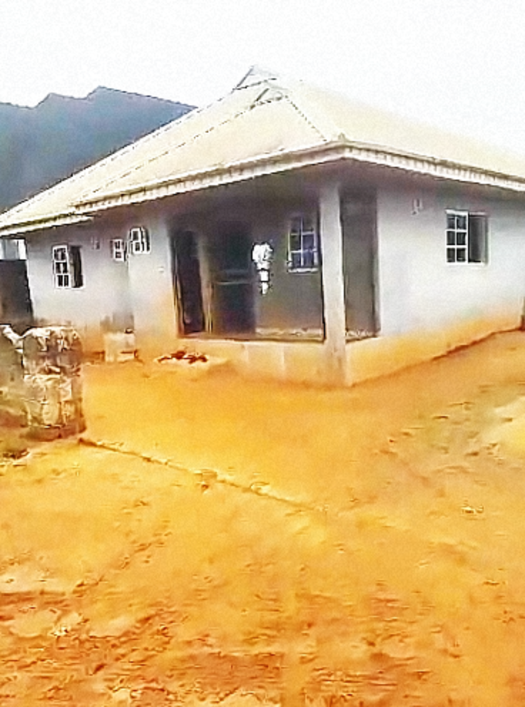 3 bedroom flat and 2 bedroom flat apartment on 50/100 for Sale in ugbor |35m