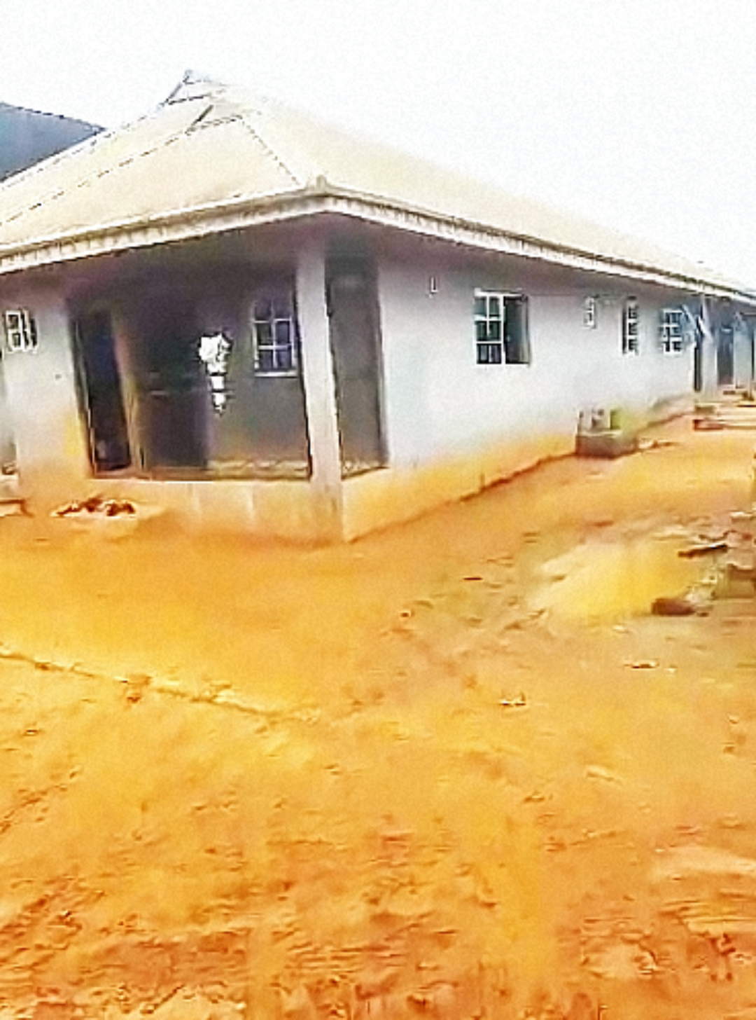 3 bedroom flat and 2 bedroom flat apartment on 50/100 for Sale in ugbor |35m
