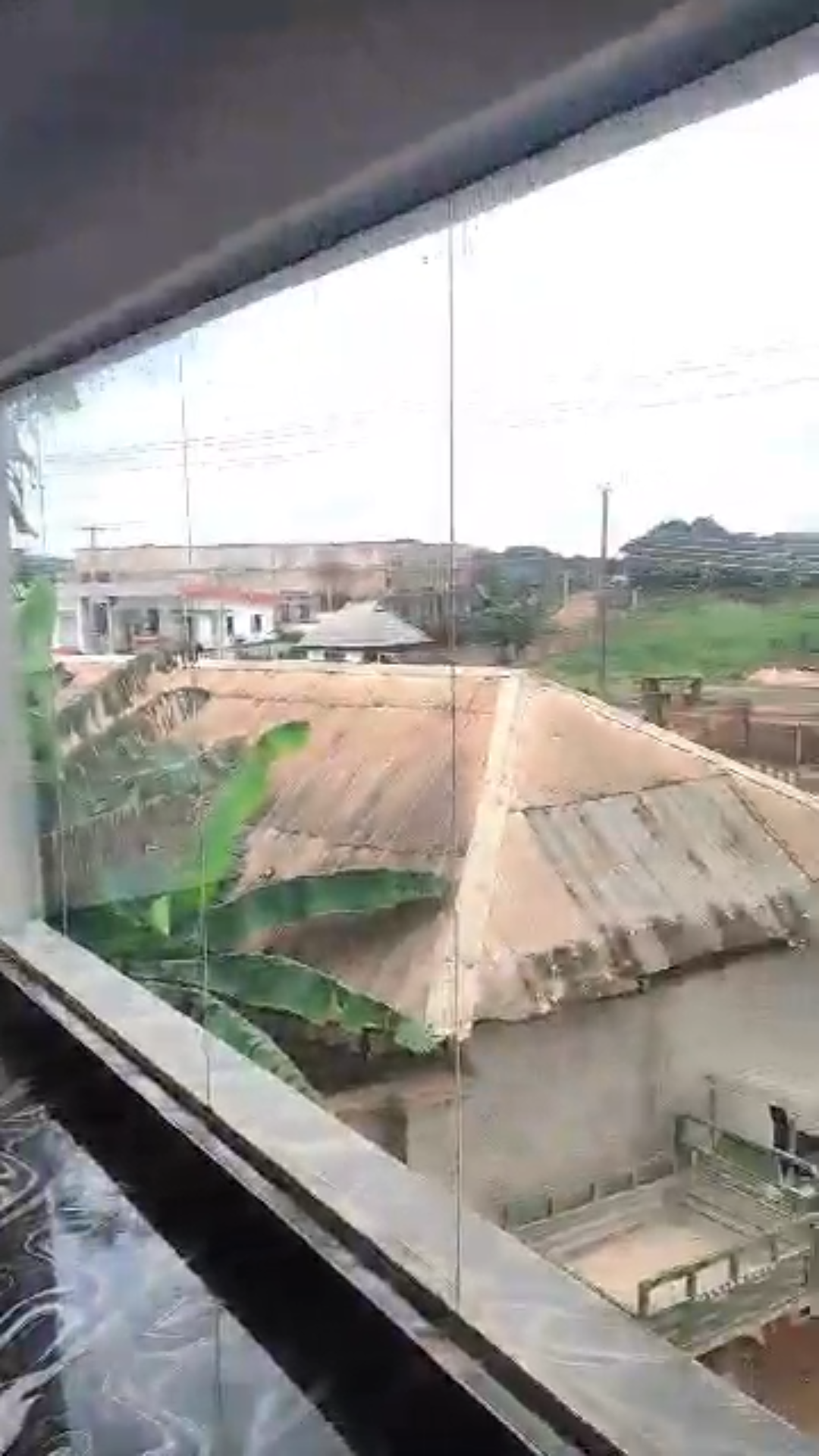 0826(23) 🏢 ₦2.5M — BIG OFFICE SPACE TO LET | OKHUOROMI, OFF AIRPORT ROAD