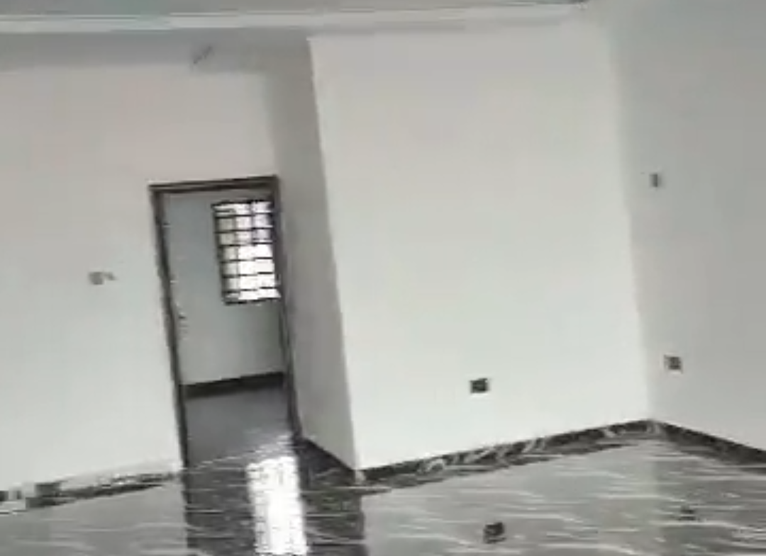 🏢 ₦2.5M — BIG OFFICE SPACE TO LET | OKHUOROMI, OFF AIRPORT ROAD