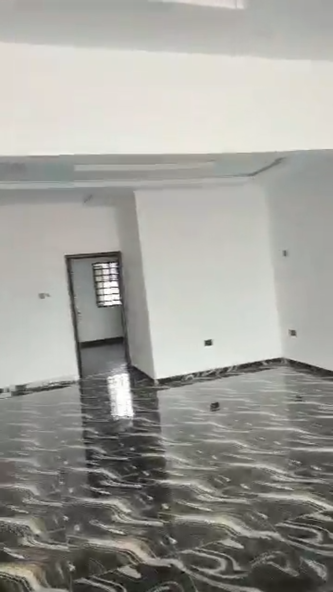 0826(26) 🏢 ₦2.5M — BIG OFFICE SPACE TO LET | OKHUOROMI, OFF AIRPORT ROAD