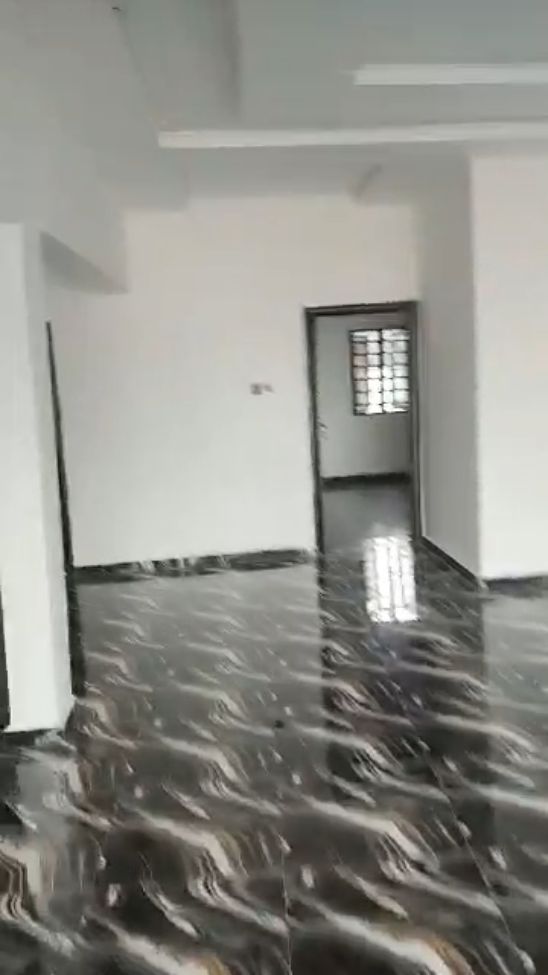 0826(27) 🏢 ₦2.5M — BIG OFFICE SPACE TO LET | OKHUOROMI, OFF AIRPORT ROAD