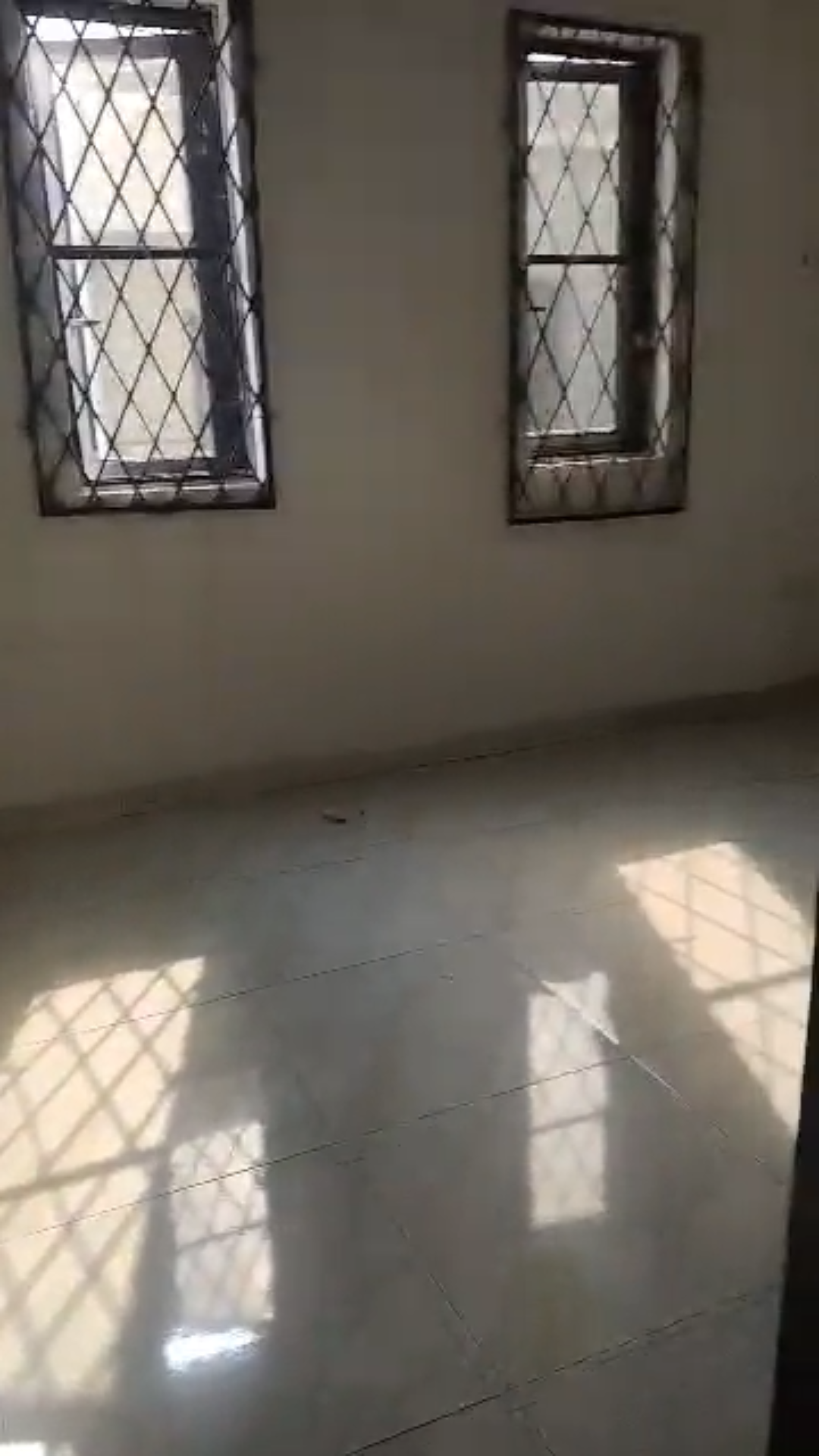 0826(36) ₦2M — STANDARD 2 BEDROOM APARTMENT TO LET | OKHUOROMI, OFF AIRPORT ROAD