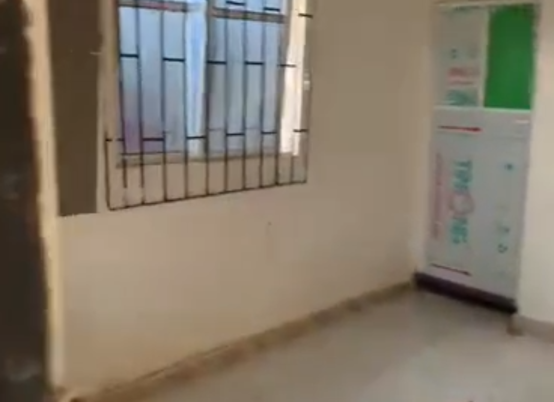 Standard room self contained pop off ugbor central before Ugbor/Amagba boundary GRA forrent