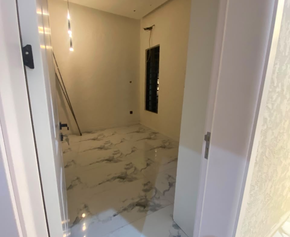 10m | Allen| 3 Bedroom self conpound