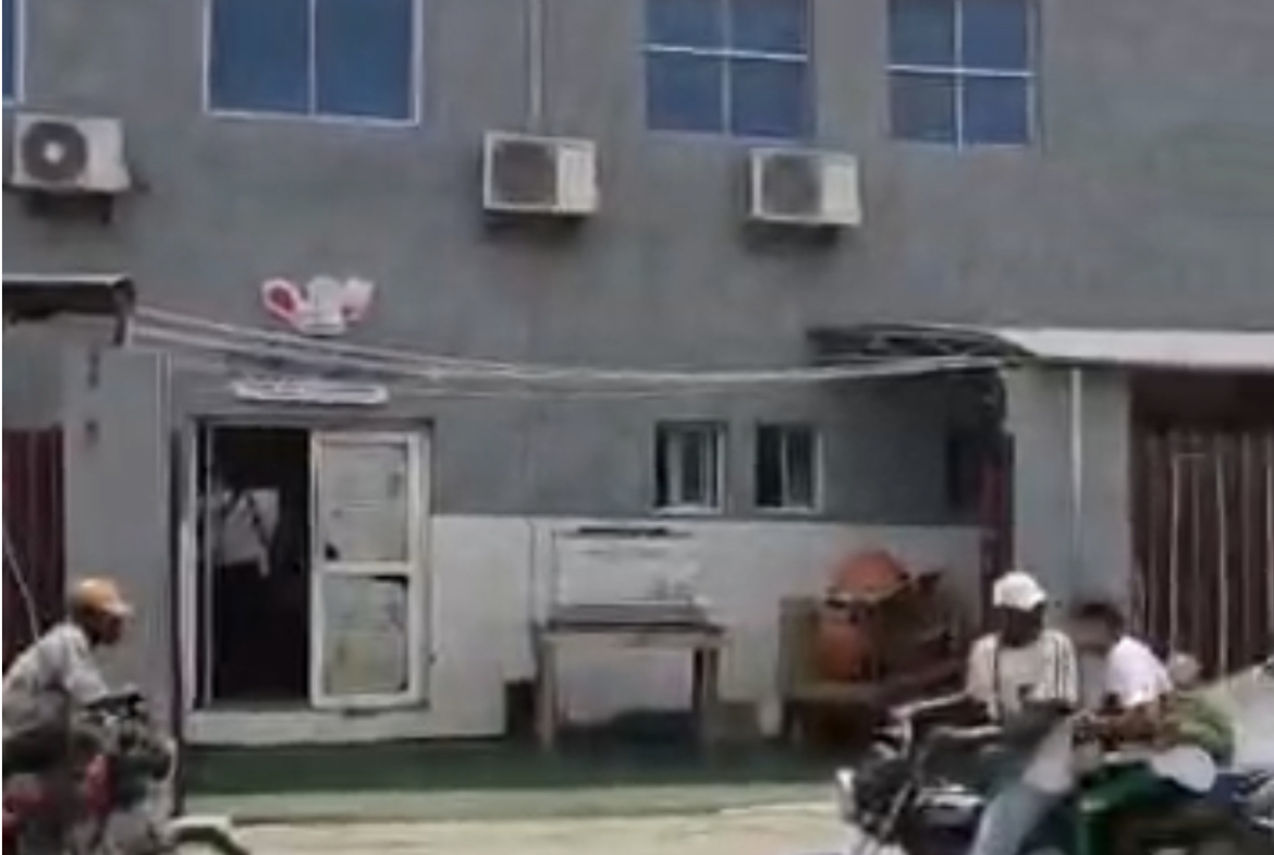 14, Rooms Hotel en-Suite for Sale at Boundry Market, Apapa, Lagos