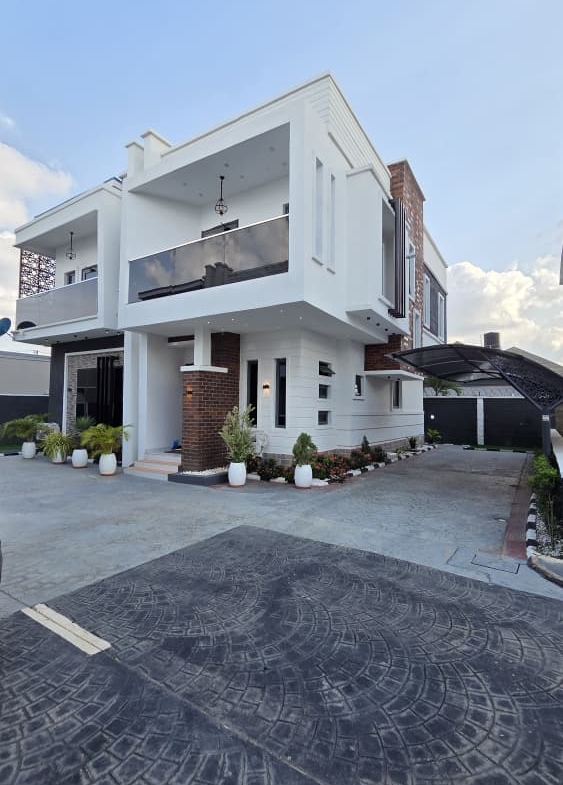 Exquisite 4-Bedroom Detached Duplex in Kolapo Ishola GRA